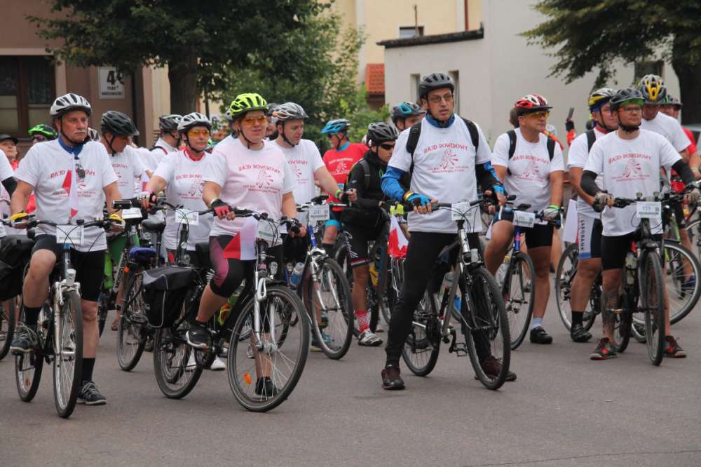 Wystartował Rajd rowerowy - 100 km na 100-lecie Niepodległej Polski