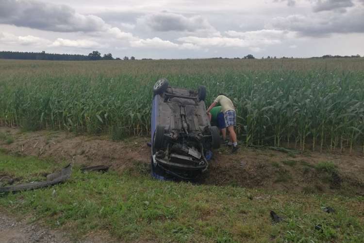 Dachowanie na trasie Bądecz - Podróżna