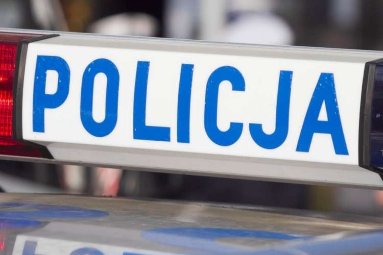 16-latek kierował samochodem terenowym bez uprawnień. Pasażerami byli babcia i trójka rodzeństwa