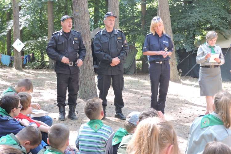 Obozowiska pod czujnym okiem policjantów