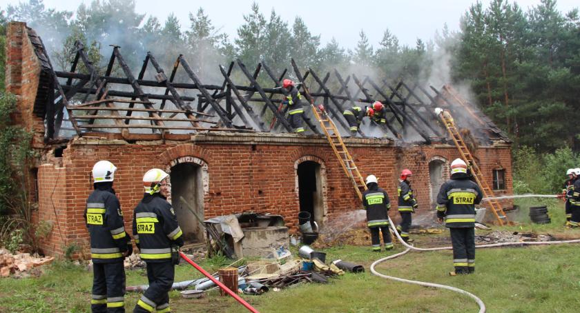 Pożar budynku gospodarczego na terenie Wybudowania w Zakrzewie
