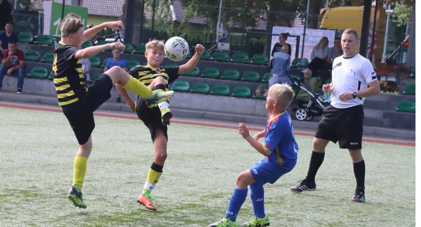 Młodzicy FA Fair Play Złotów kontra młodzicy Sparty Złotów