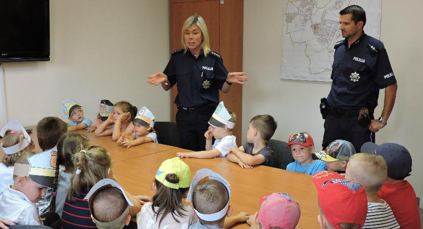 Przedszkolaki z Sunny Days z wizytą w Komendzie Powiatowej Policji w Złotowie