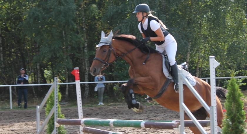 Okonek zaprasza na galę jeździecką