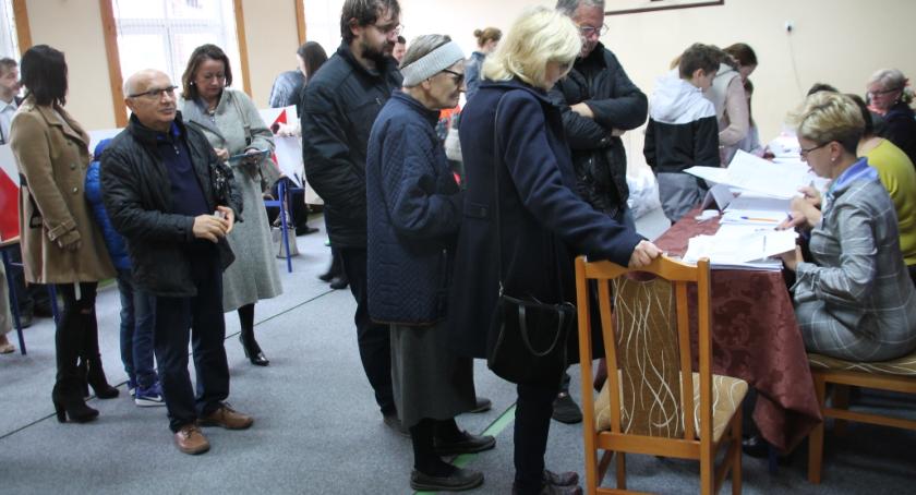Wybory samorządowe 2018 – coraz więcej mieszkańców Złotowa przy urnach wyborczych