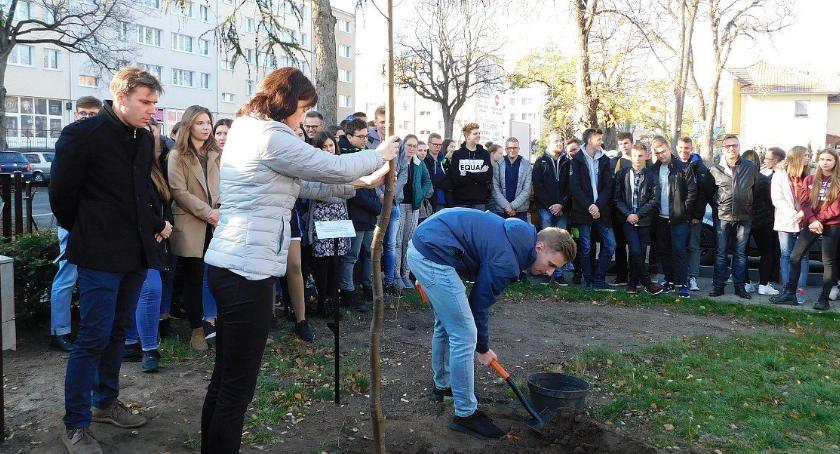 Uczniowie I LO uczcili stulecie odzyskania przez Polskę Niepodległości