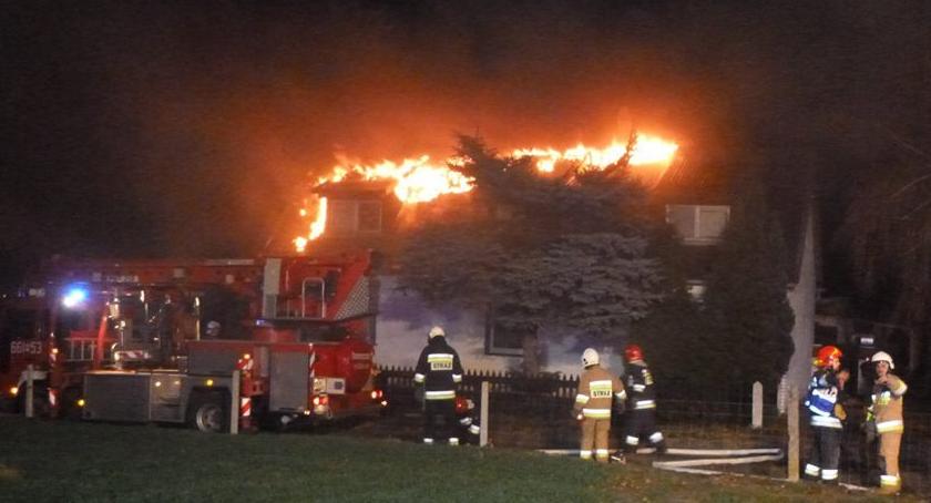 Pożar poddasza budynku jednorodzinnego