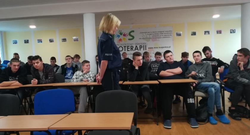 Policjanci spotkali się z wychowankami MOS w Krajence