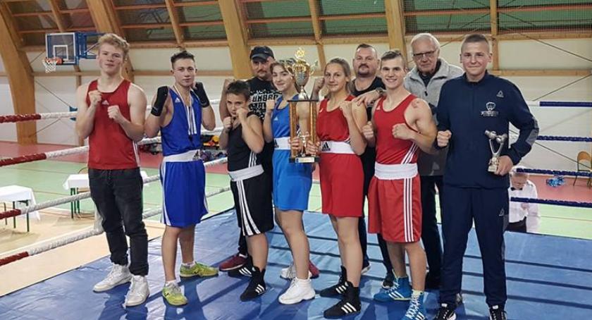 Sekcja bokserska MLKS Sparta Złotów na turnieju w Wierzchowie Człuchowskim