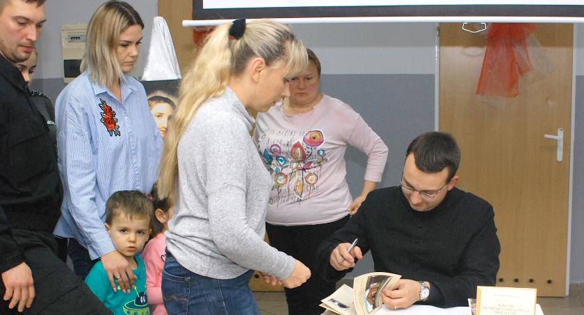 Ksiądz Bartłomiej Brzeziński na tropie zagadek Zalesia