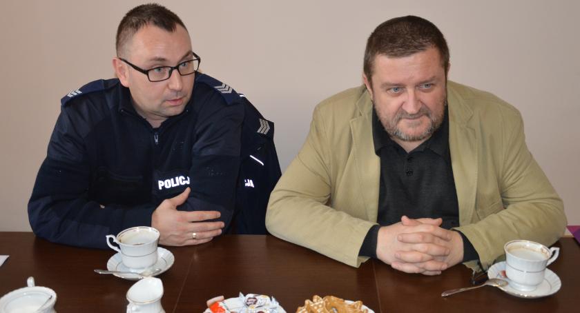 Roboczo z policjantami