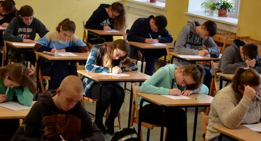 Polonistyczne łamigłówki w Ekonomie