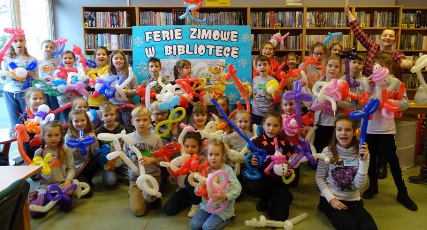 Balonowe szaleństwo w Miejskiej Bibliotece Publicznej w Złotowie