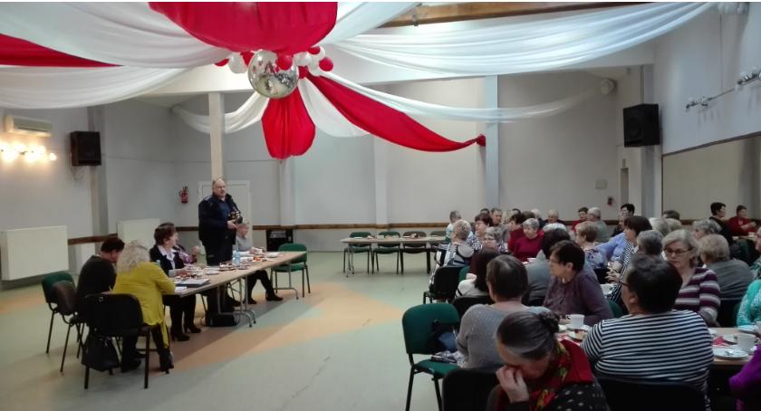 Dzielnicowi spotkali się z seniorami w Krajence i Tarnówce