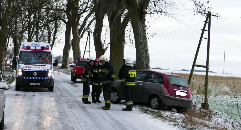 Lancia uderzyła w drzewo