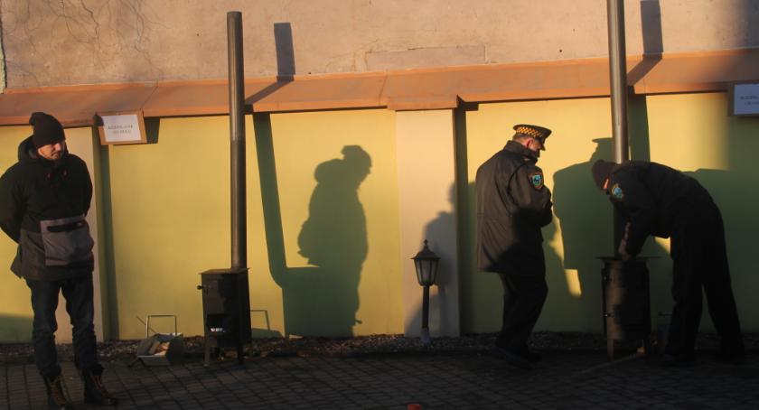 W urzędzie pokazywali, jak rozpalać w piecach
