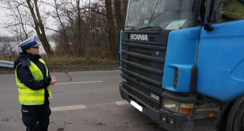  Zatrzymano dowody rejestracyjne pięciu kierowcom 