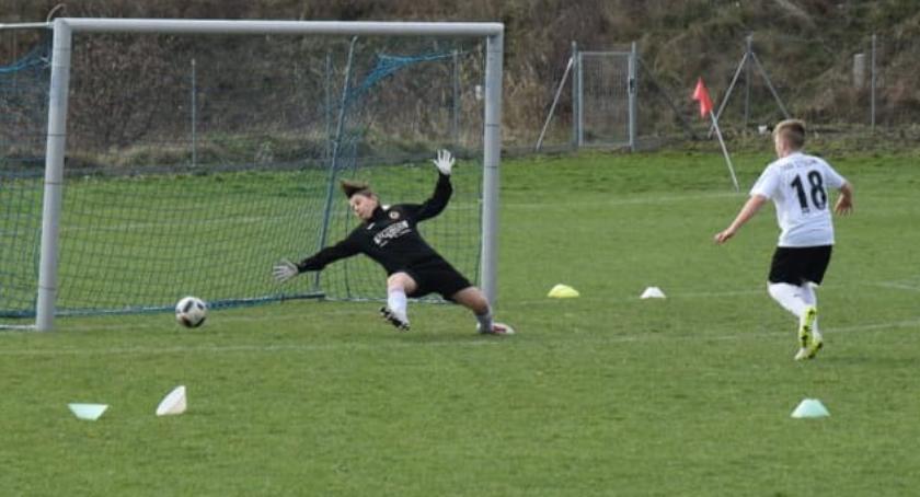 Młodziki z FA Academy Fair Play pokonali Iskrę Szydłowo