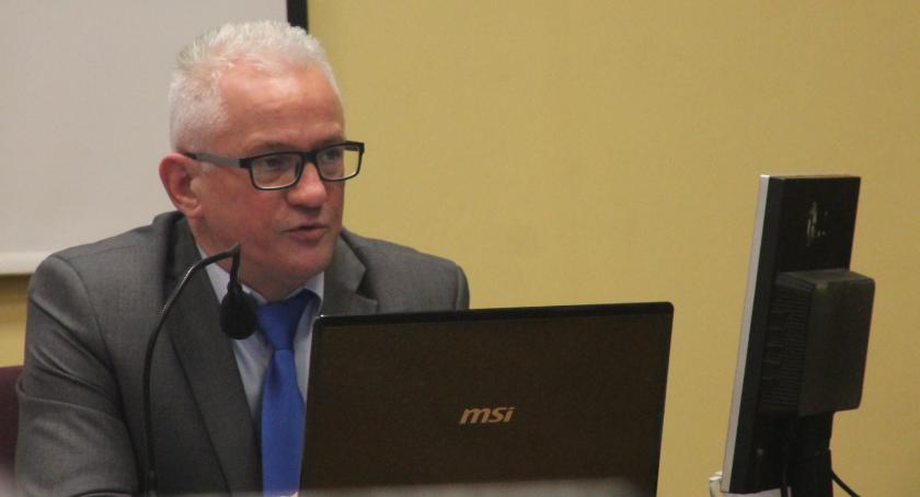 Nie ma uchwał o Złotowskim Domu Kultury, są pytania o bonifikatę i miejsca w przedszkolach