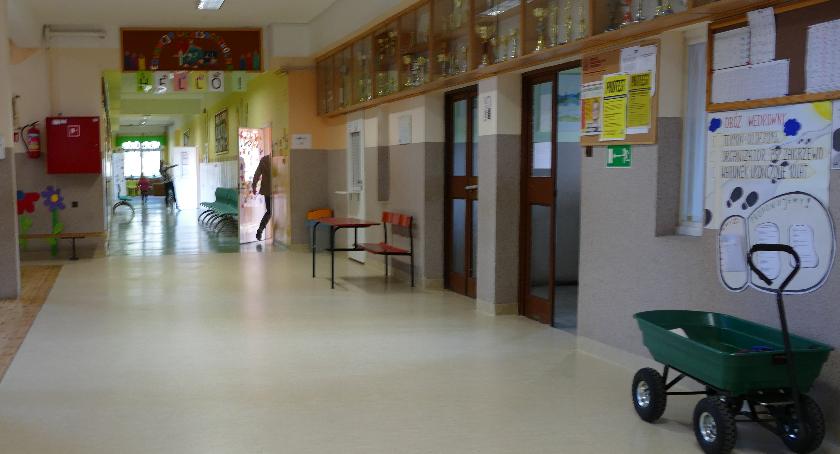 Na korytarzach pusto i w szkole cicho