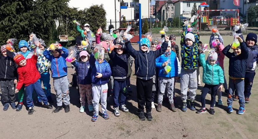 W poszukiwaniu prezentów od zajączka