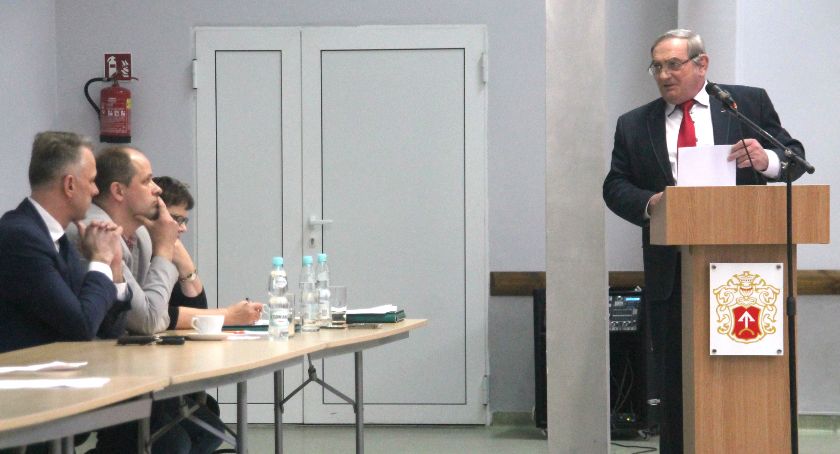 Radny Zając w ogniu krytyki