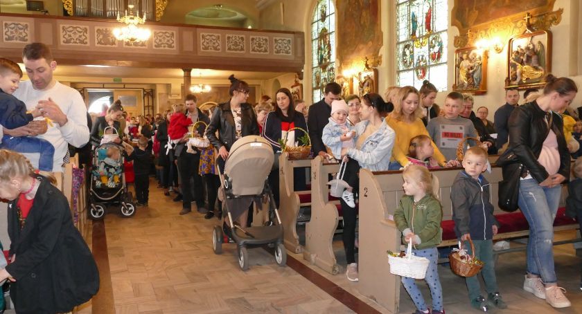 Wielkanoc blisko - święcenie pokarmów w Zakrzewie