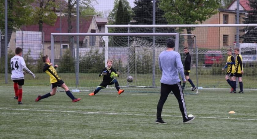 Fair Play Złotów zwycięża z  Iskrą Szydłowo