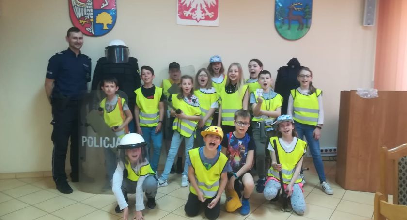 Dzieci odwiedziły złotowską komendę