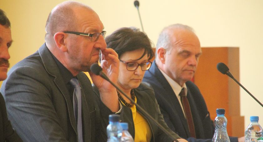 Polityka, pieniądze, uczniowie