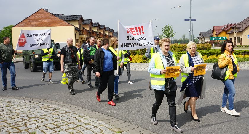 Protest przeciwko budowie chlewni w Nowym Dworze