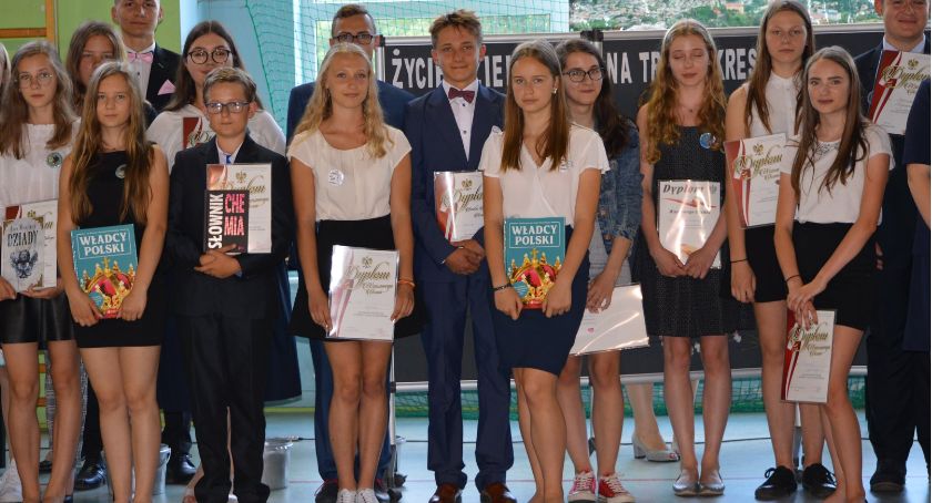Zakończenie roku szkolnego gimnazjalistów i ósmoklasistów w Krajence