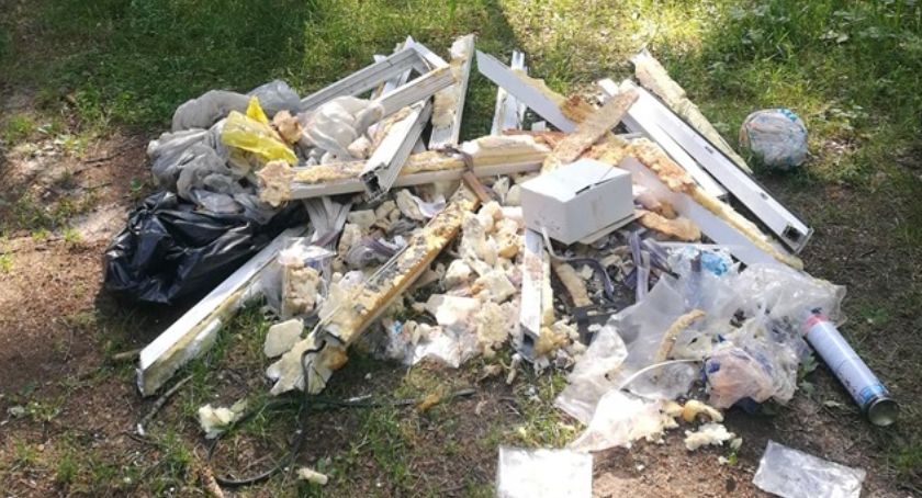 Kolejna przykra sytuacja, kolejne dziko pozostawione śmieci