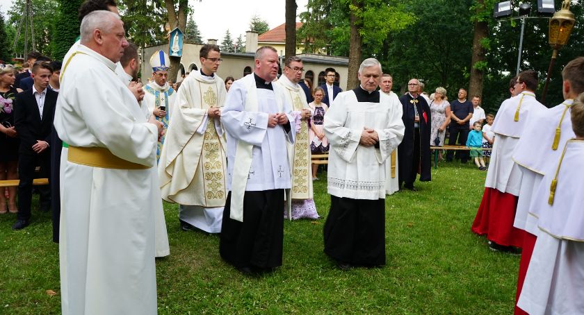 Prymas wprowadził relikwie