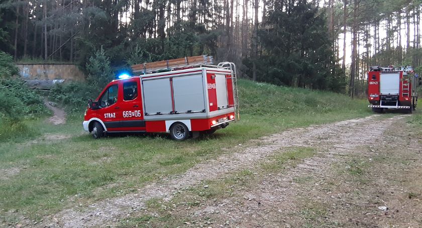 Strażacy wyciągnęli mężczyznę z bunkra