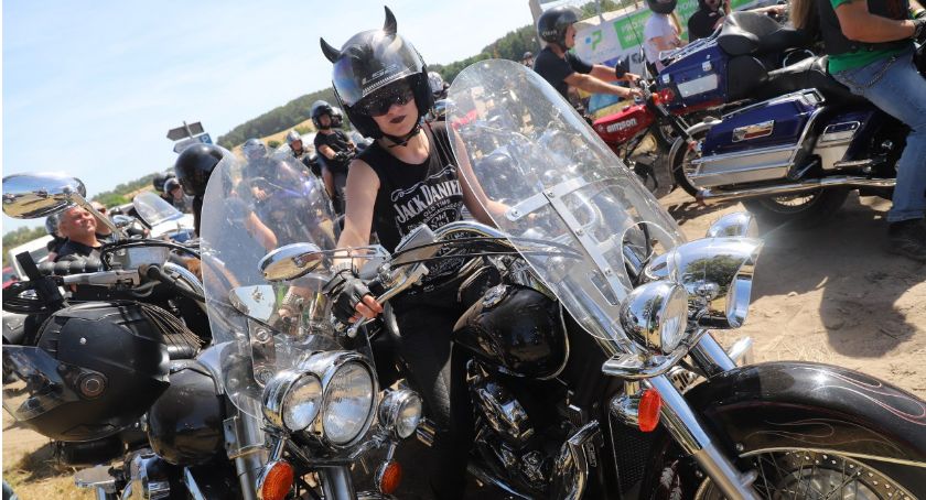 Parada motocykli podczas Płonące Party 2019