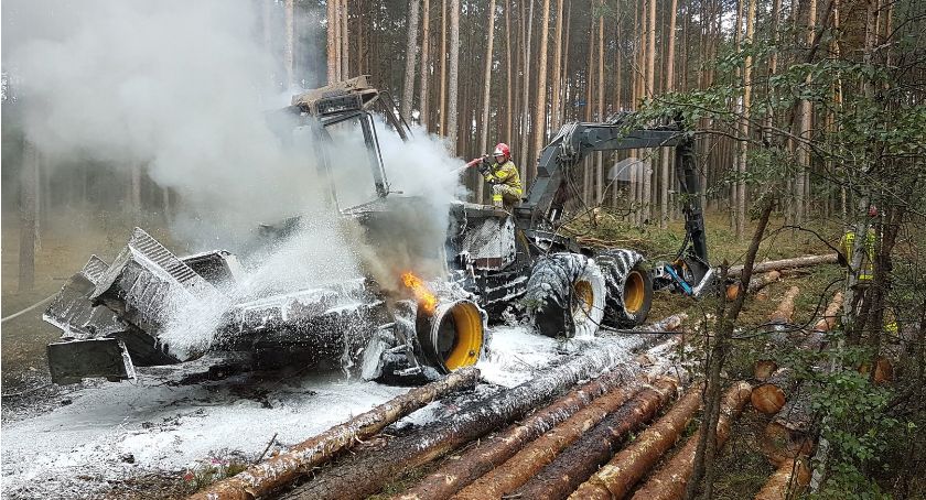 Pożar kombajnu zrębowego