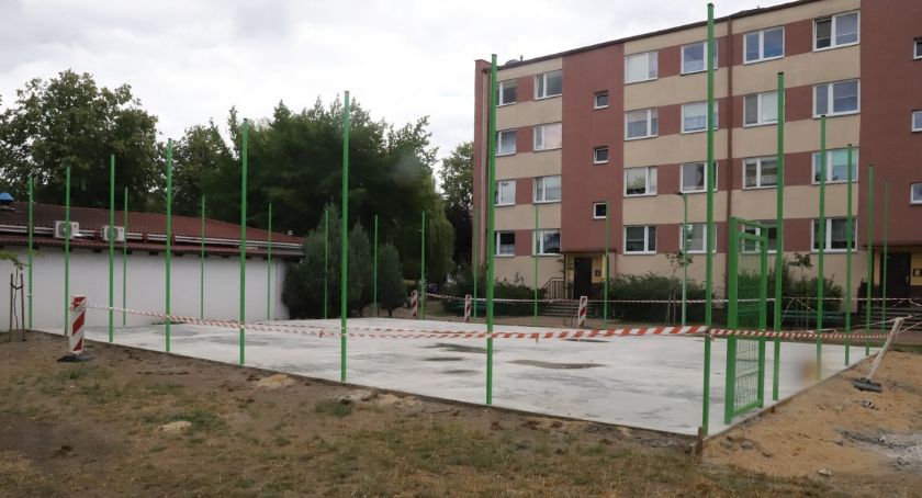 Postępują prace przy budowie nowego mini boiska przy ulicy Westerplatte