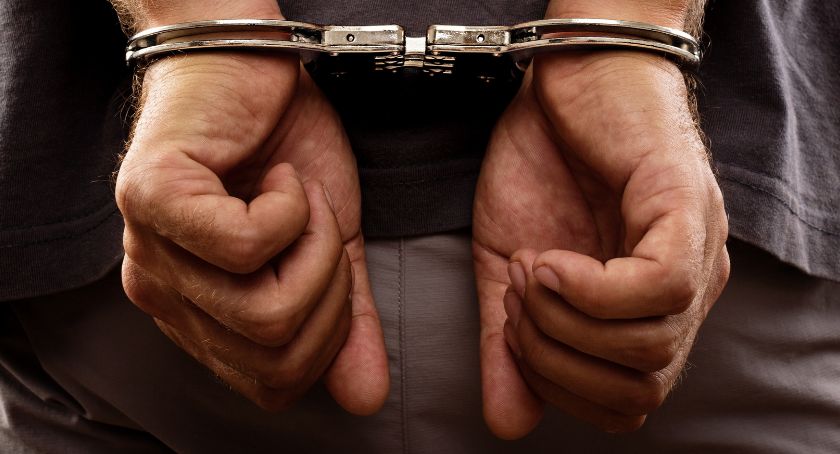 Policjanci zatrzymali sprawcę włamania