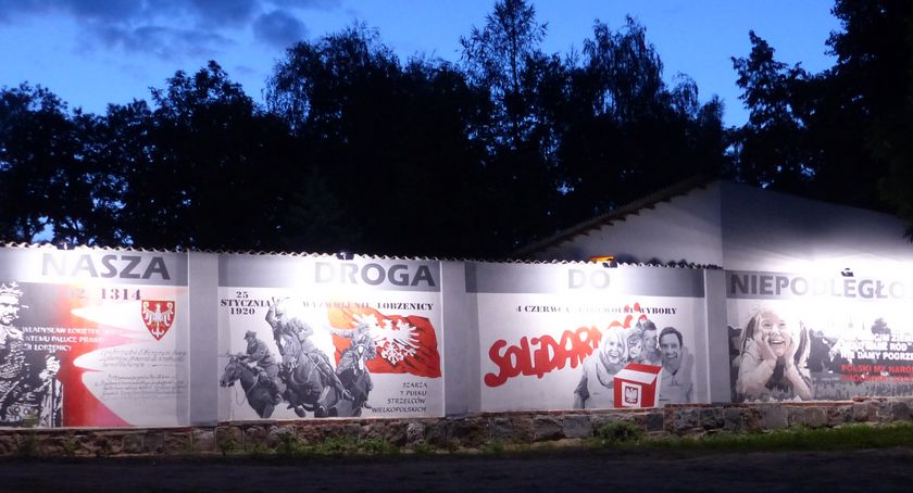 Łobżenickie murale oświetlone 