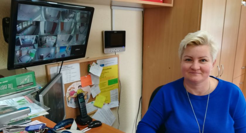Wejście do szkoły – monitorowane