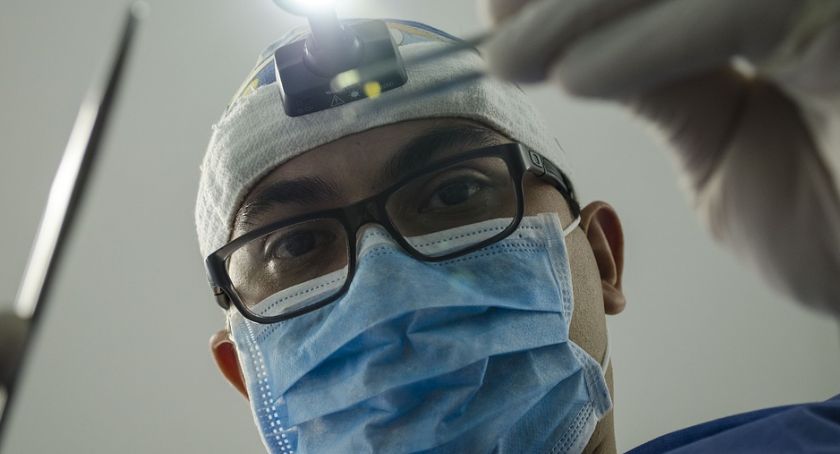 Dentysta w każdej szkole? Nierealny sen rządu