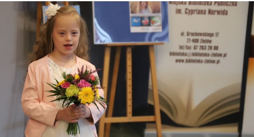 Wernisaż prac Wanessy Bąkowskiej w Miejskiej Bibliotece Publicznej