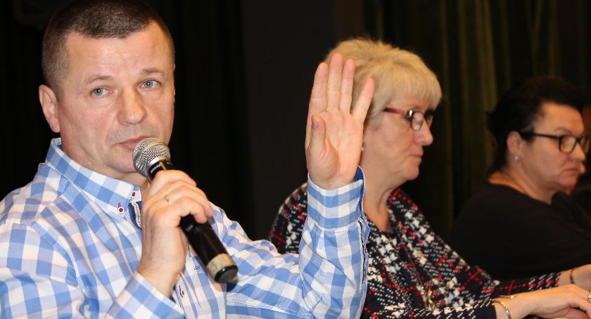 Radni z Okonka kpią z powiatu. Chodzi o drogi