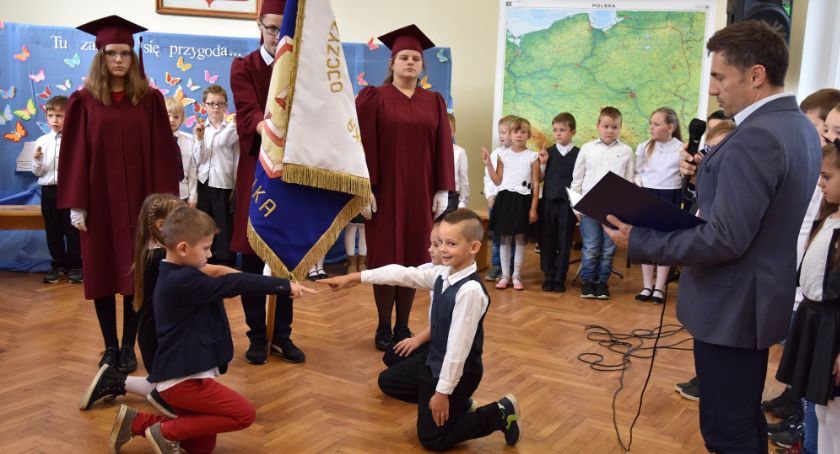 Ślubowanie uczniów klas pierwszych Zespołu Szkół w Tarnówce