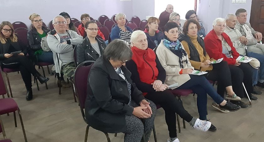 Stawiają na salę wiejską i chodnik