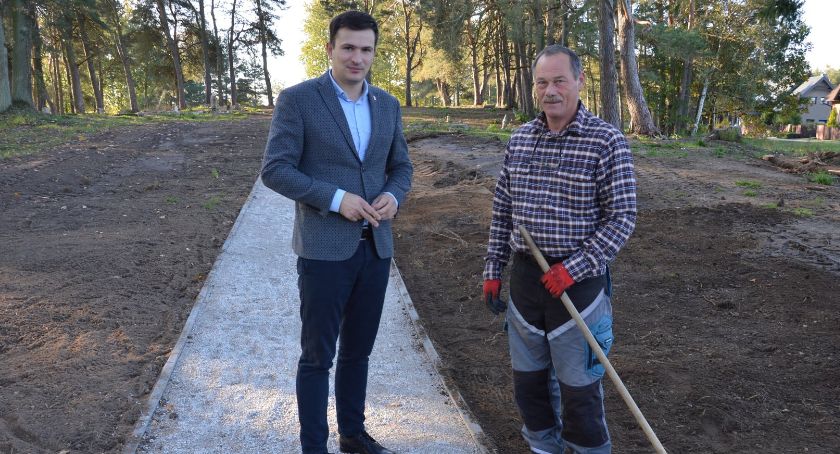Ścieżka nad jeziorem