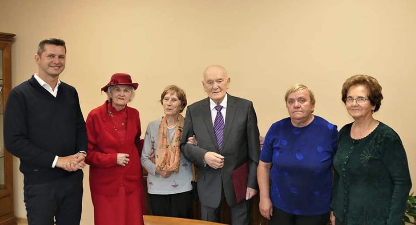 Kombatanci kończą działalność