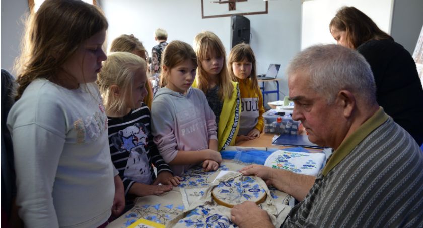 Wzory haftu krajeńskiego - III spotkanie w złotowskiej szkole