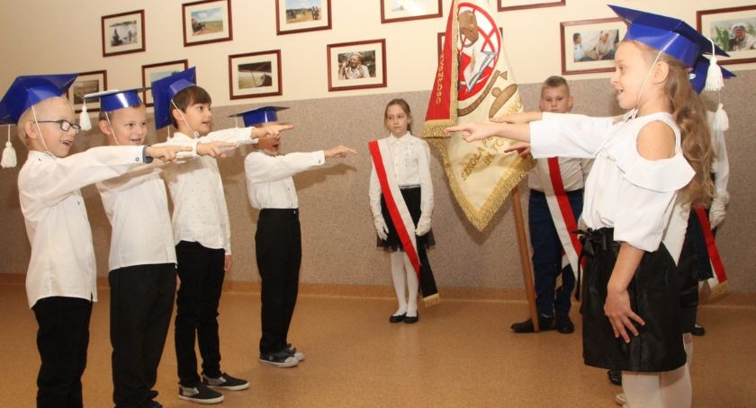 Pasowanie na ucznia w  w Szkole Podstawowej im Tonyego Halika w Górznej